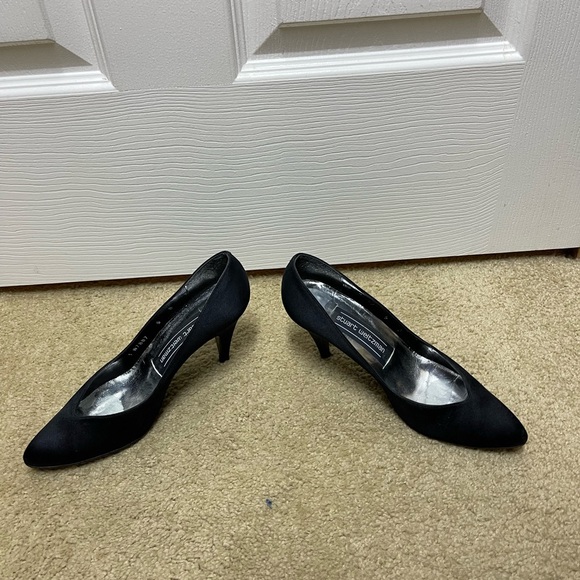 Stuart Weitzman size 35/ 5 Heels❤️ - Picture 5 of 7